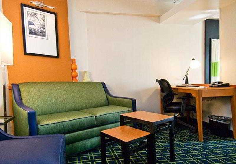 Fairfield Inn And Suites By Marriott Plainville Екстериор снимка