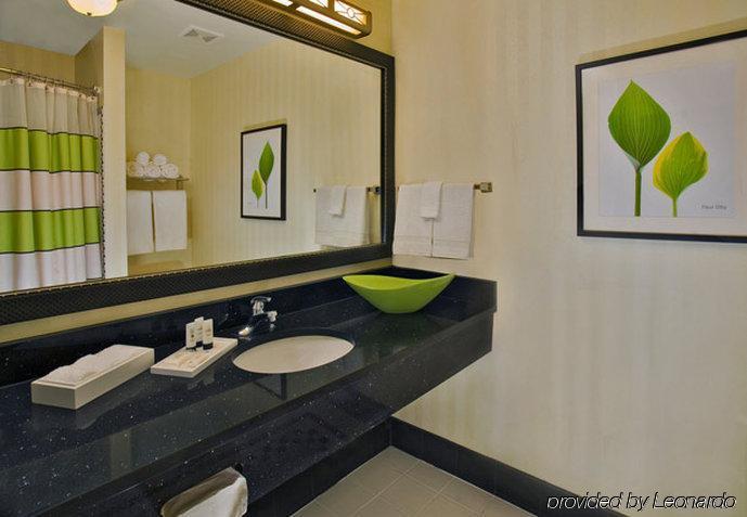 Fairfield Inn And Suites By Marriott Plainville Стая снимка