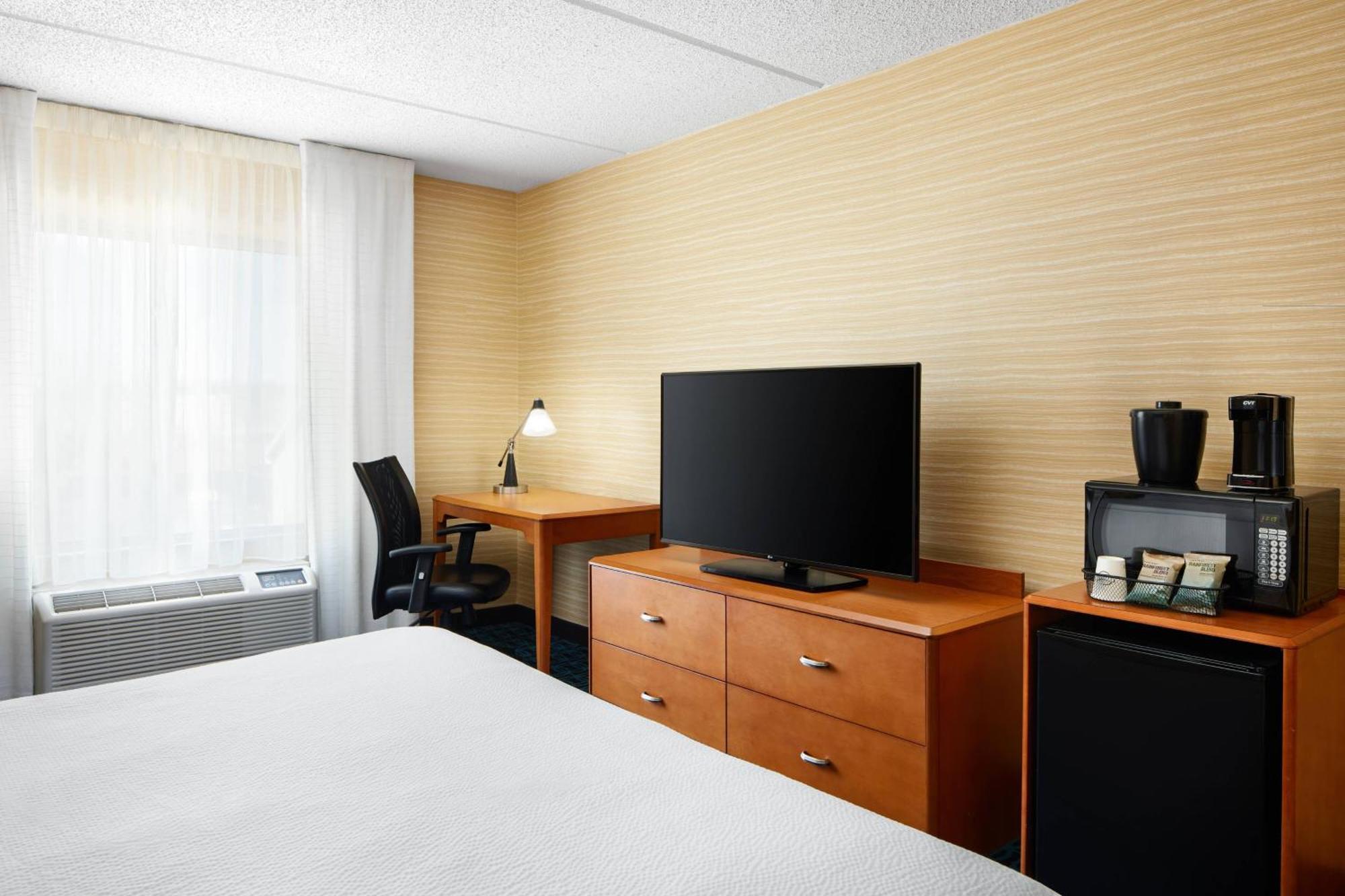 Fairfield Inn And Suites By Marriott Plainville Екстериор снимка