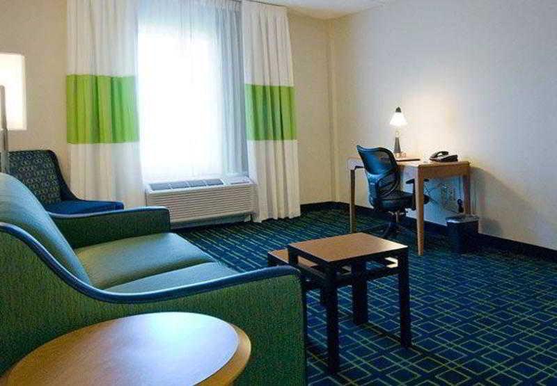 Fairfield Inn And Suites By Marriott Plainville Екстериор снимка